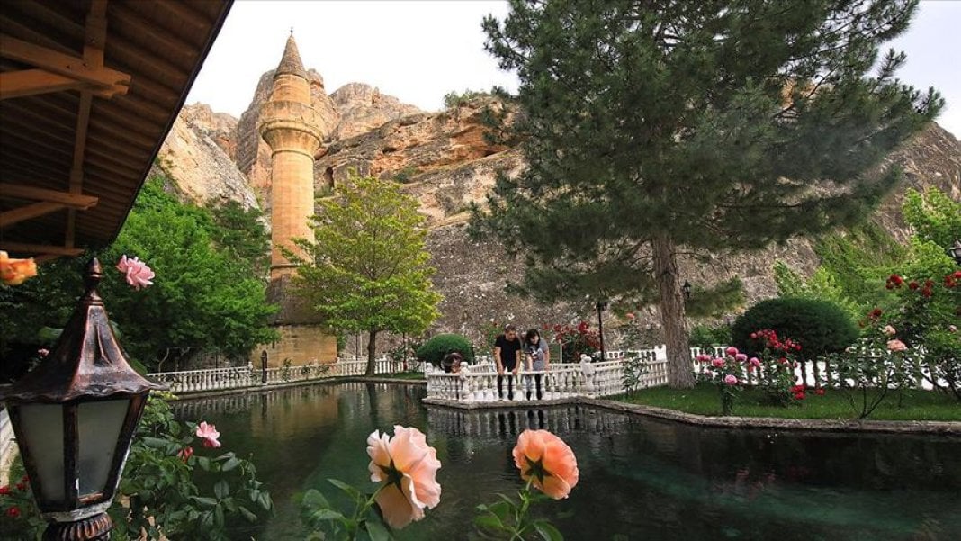 hem-tarih-hem-huzur-turkiyenin-yeni-manevi-turizm-gozdesi-1.jpg