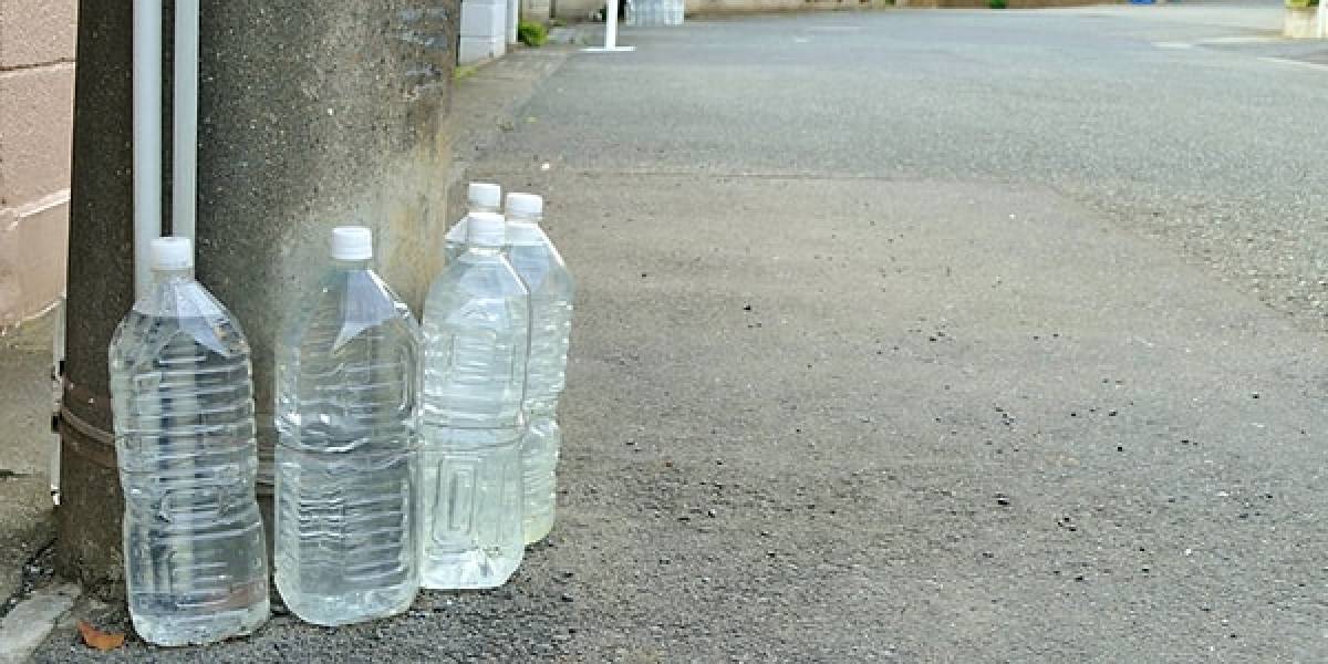 dis-kapinin-onune-neden-pet-sise-konulur-1.jpg